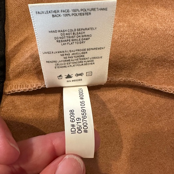 EXPRESS x Negin Mirsalehi ($88)
Vegan Leather Snakeskin Print Midi
Skirt size 6 - Picture 6 of 11